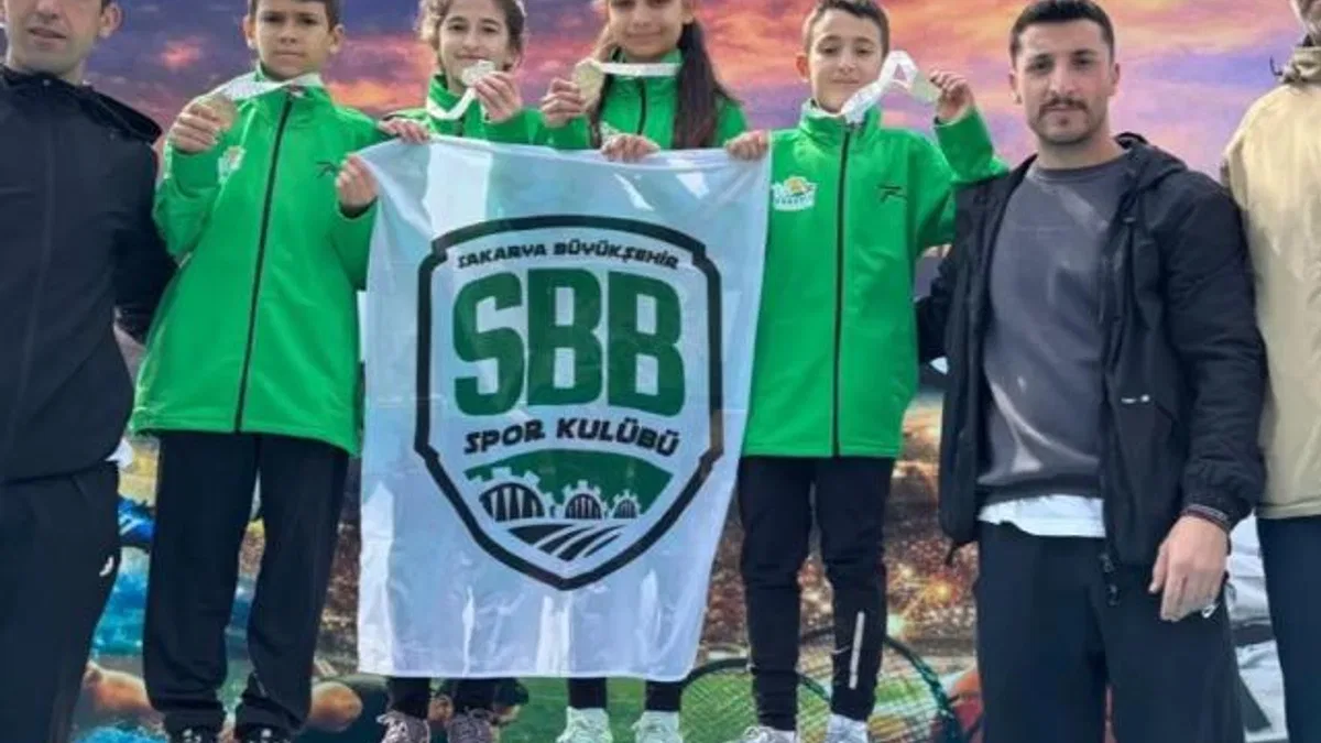 Sakarya Büyükşehirli atletlerden çifte başarı