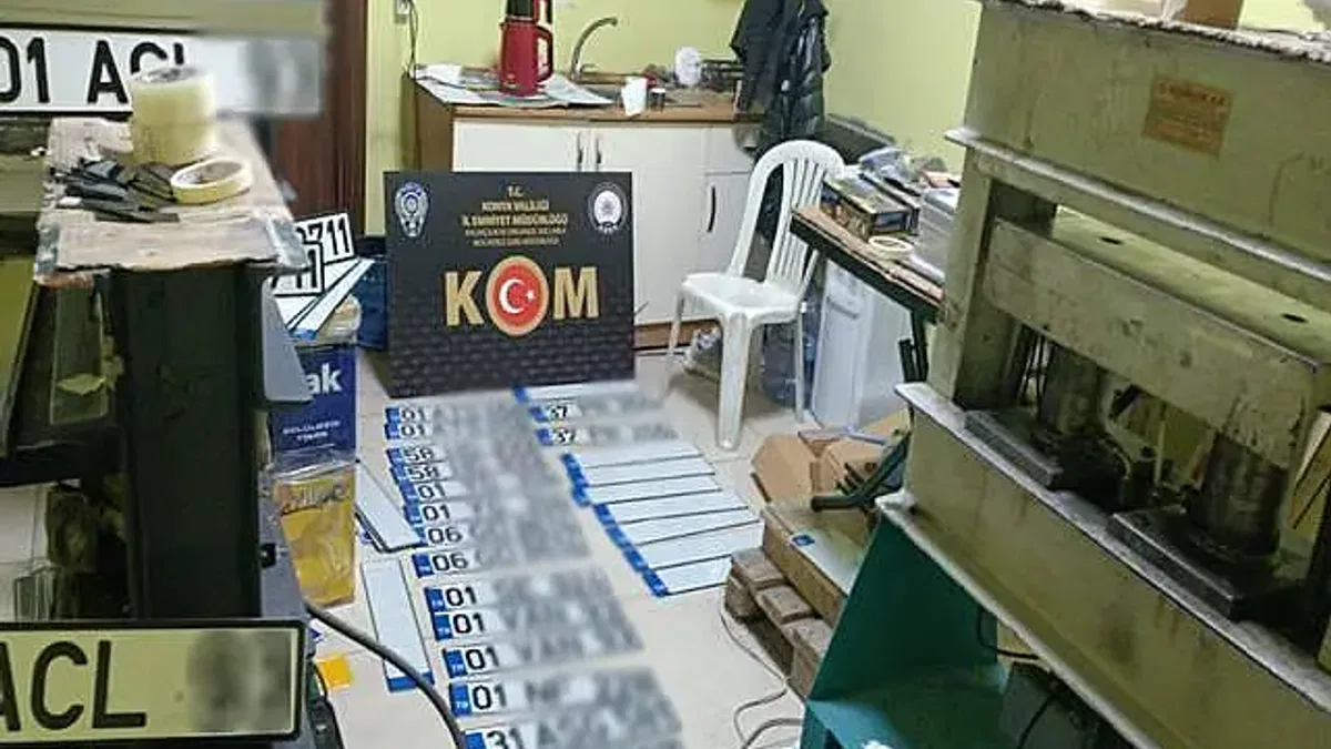 Konya Emniyeti'nden gümrük kaçağı araç ve sahte plaka operasyonu