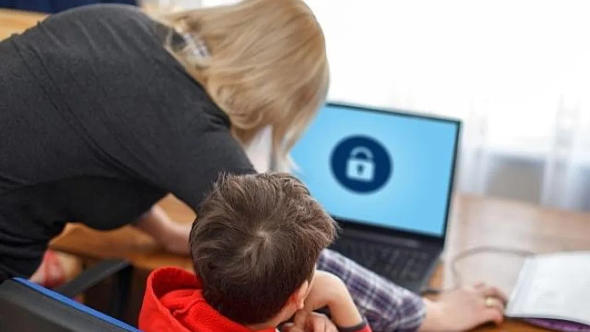 Dijital dünyada çocuklarınızı yalnız bırakmayın
