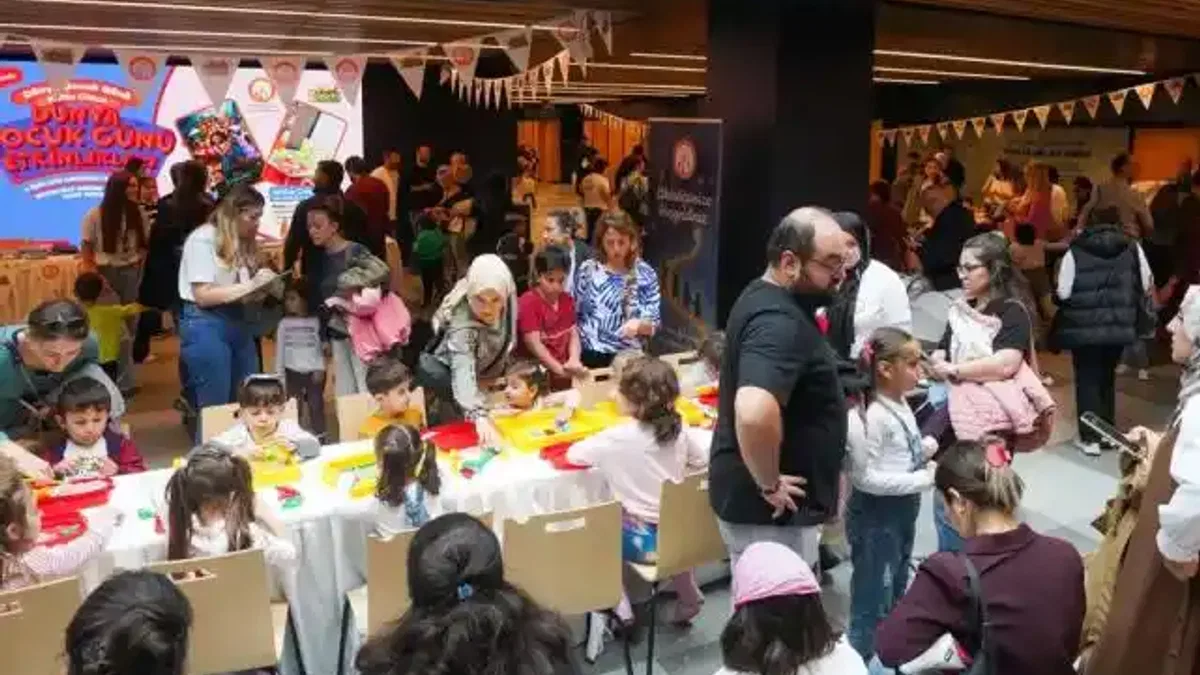 İstanbul'da 'Dünya Çocuk Günü' renkli etkinliklerle kutlandı