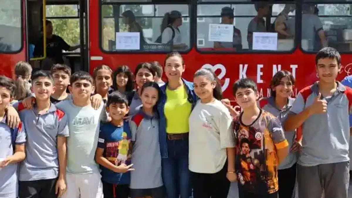 Efes Selçuk’ta üçüncü öğrenci otobüsü hizmete girdi