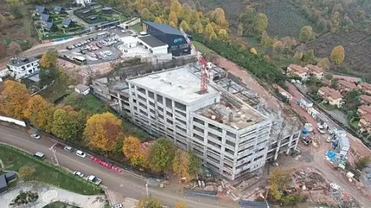 Teleferik otoparkında kaba inşaat bitmek üzere