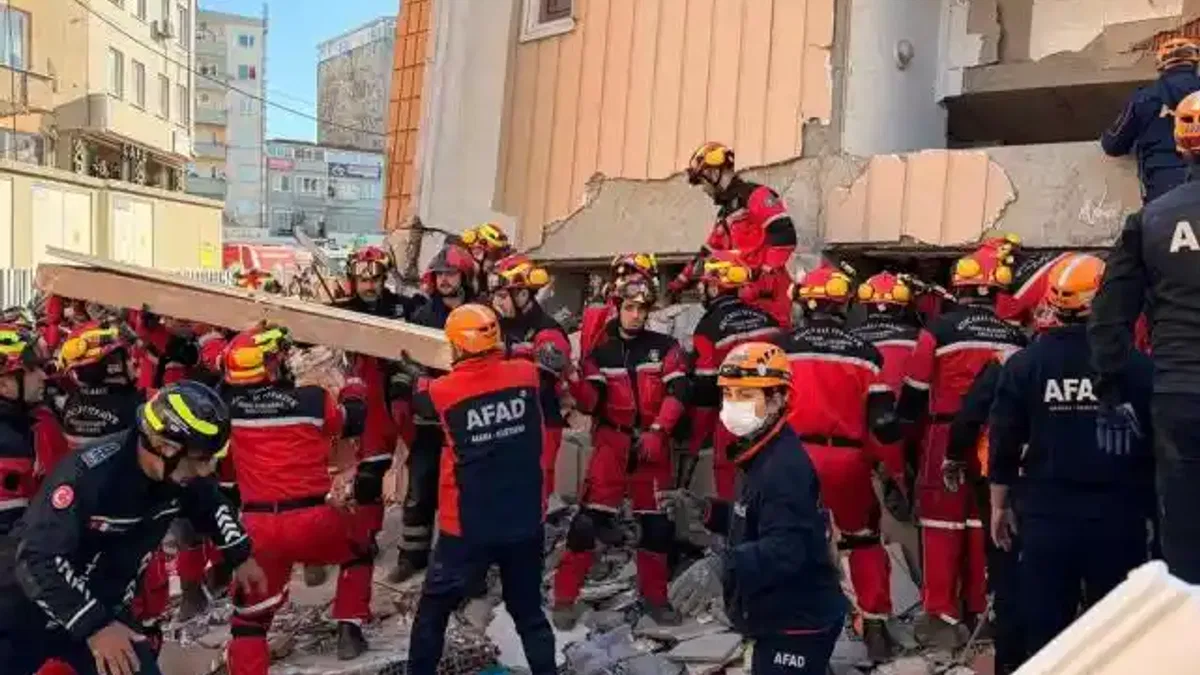 Gebze enkazında kurtarma sürüyor! 18 yaşındaki Dilara sağ kurtarıldı, 2 çocuk hayatını kaybetti