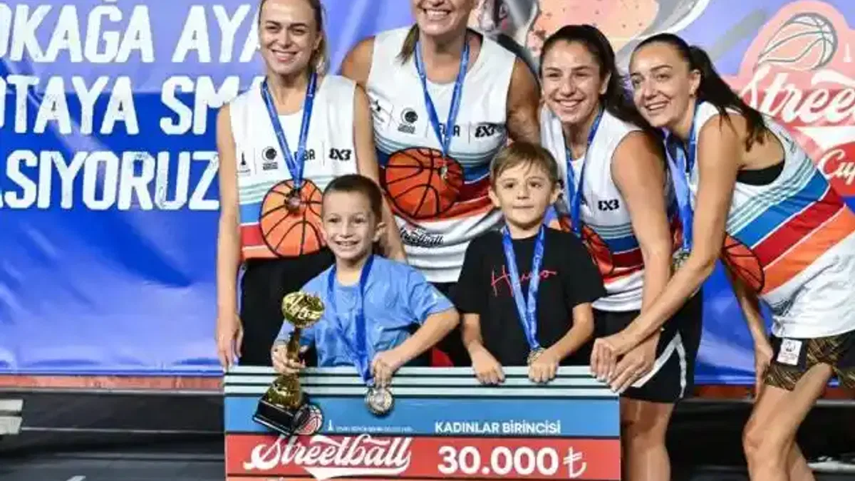 3x3 Streetball İzmir Cup 2025’te ödüller sahiplerini buldu