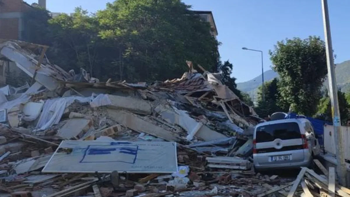 Bursa Büyükşehir depremde Balıkesir'in yanında