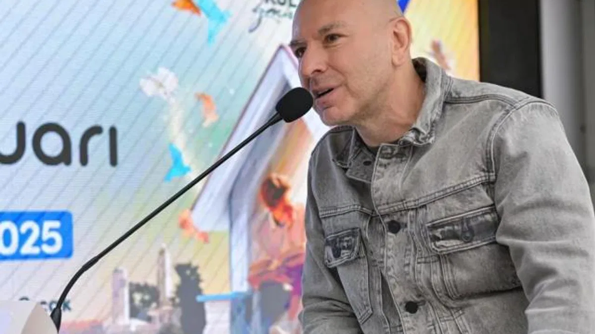 Demir Demirkan İzmir'de bu kez edebiyat sahnesinde buluştu