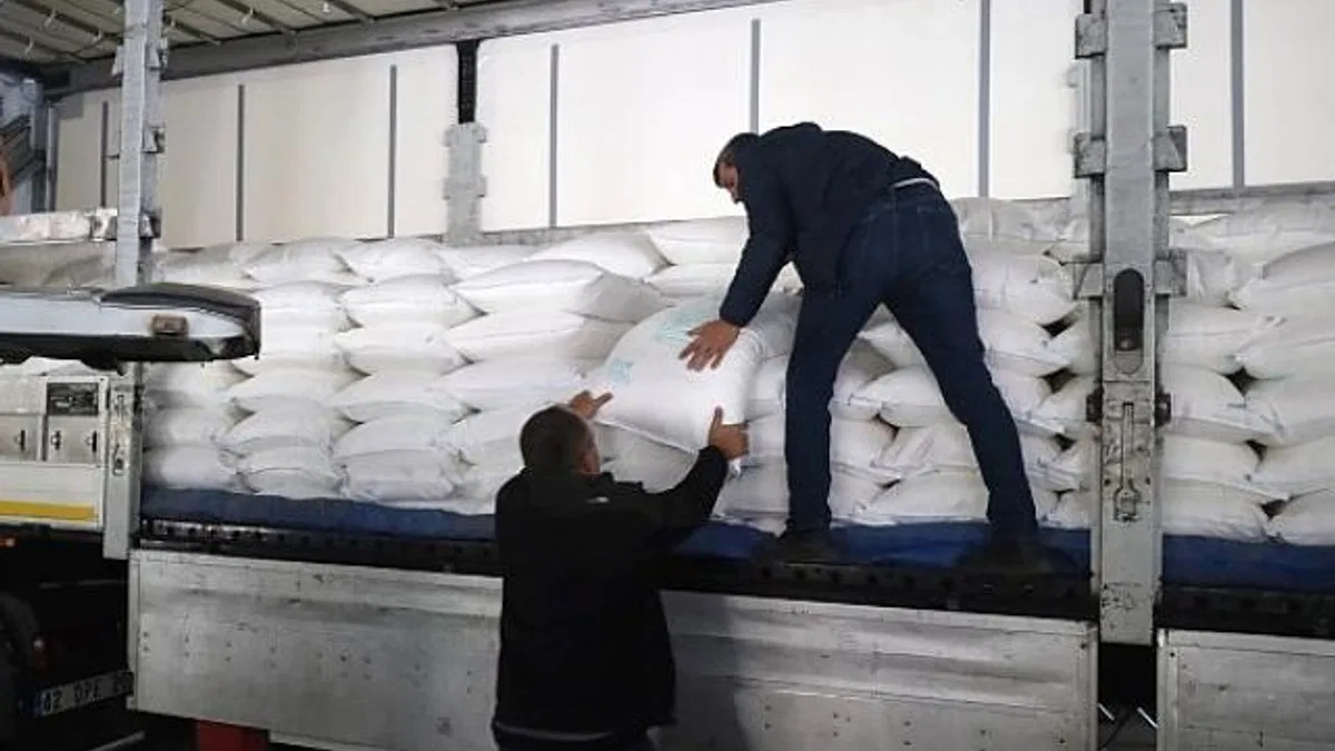 Büyükşehir'den 169 ton arı yemi desteği