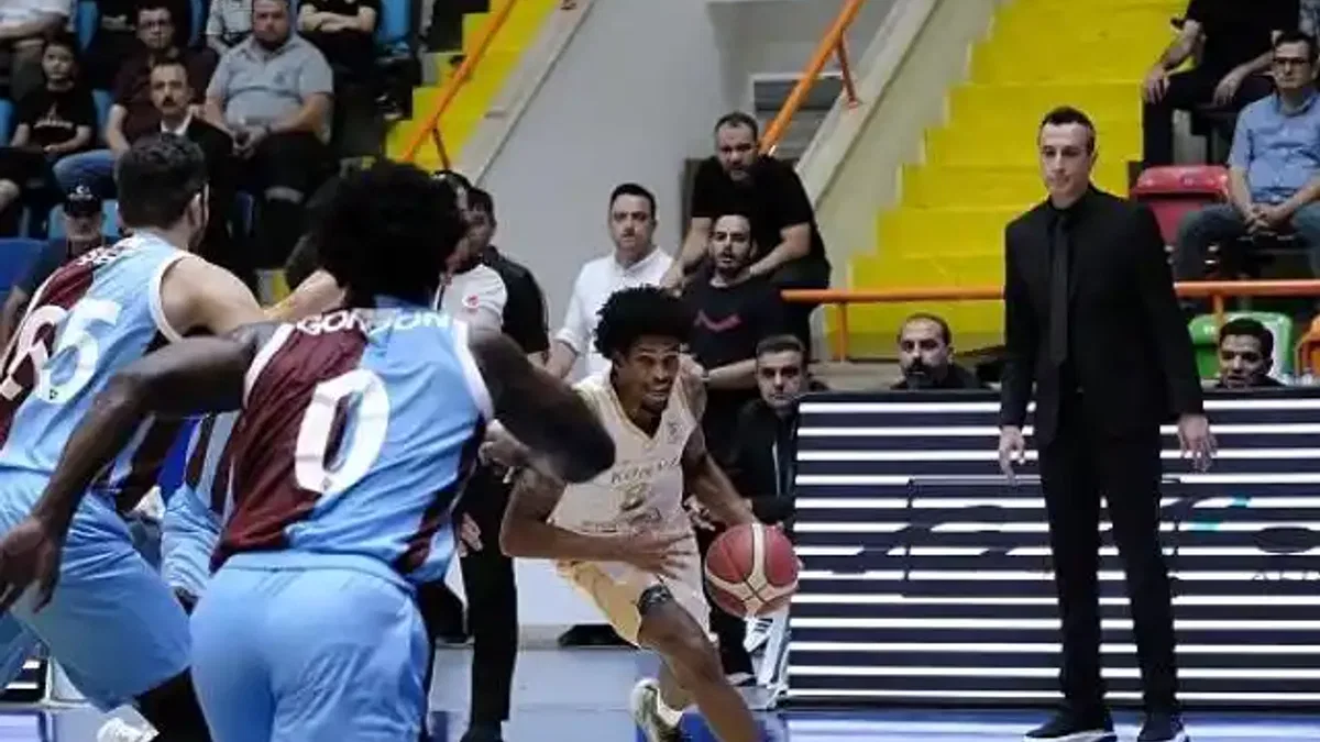 Konya Büyükşehir Belediyespor'un Zirve Yürüyüşü Sürüyor