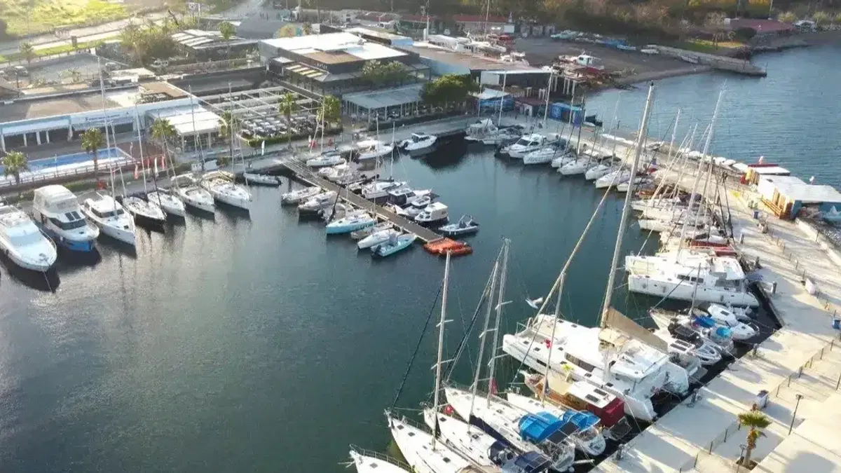İzmir Marina’da pop klasikleri
