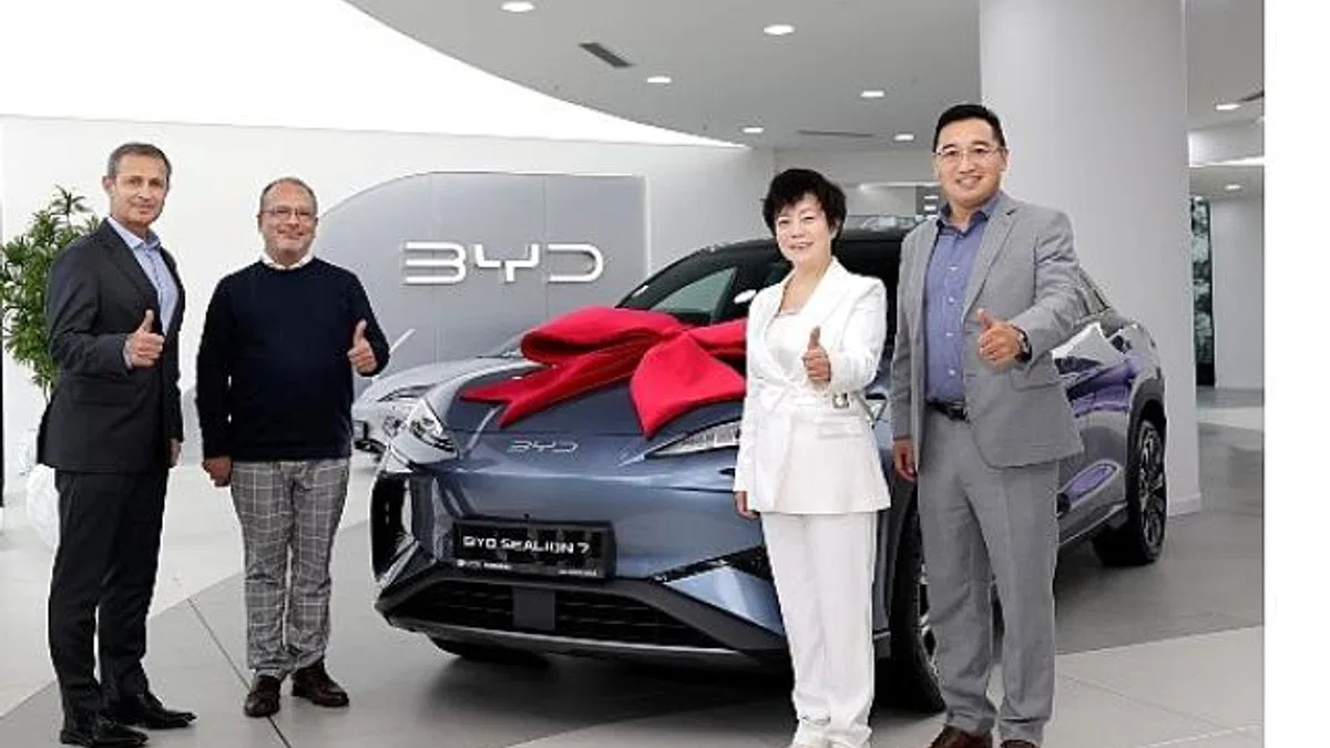BYD Başkan Yardımcısı Stella Li, Türkiye'de İlk SEALION 7 Teslimatını Gerçekleştirdi