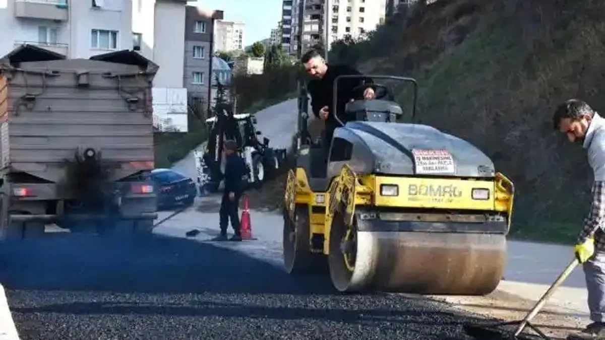 Bursa Gemlik'in yolları ve meydanları yenileniyor