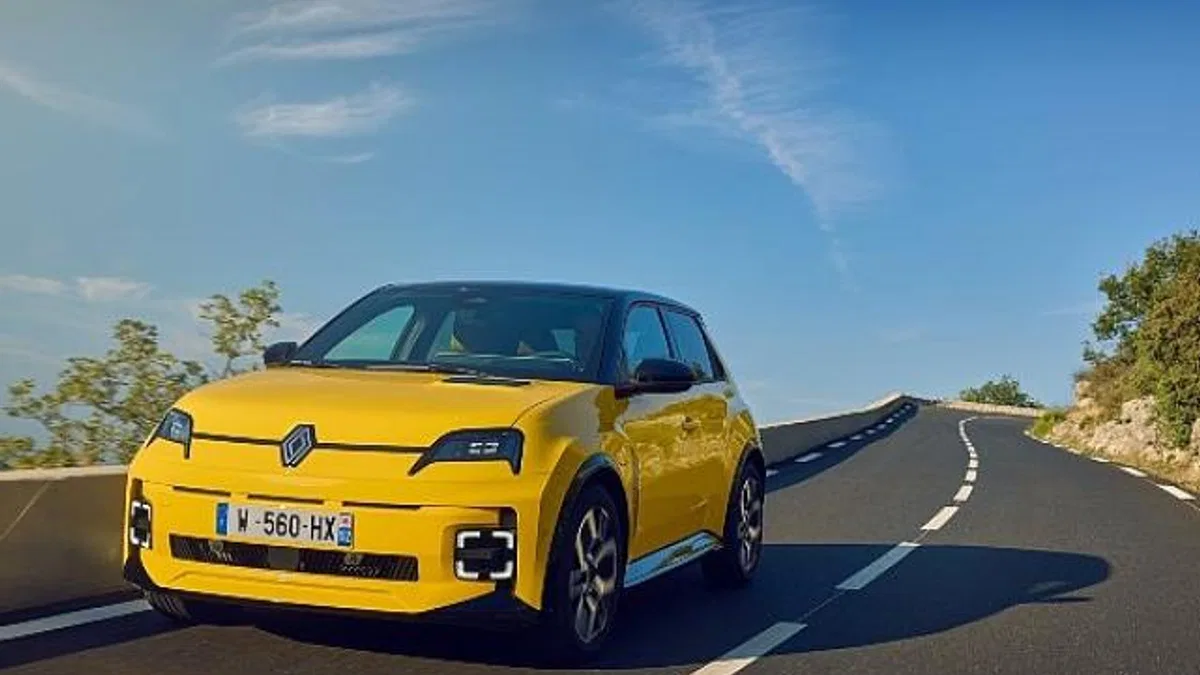 Renault 5 E-Tech %100 elektrikli test sürüşleri Nice'te gerçekleştiriliyor.