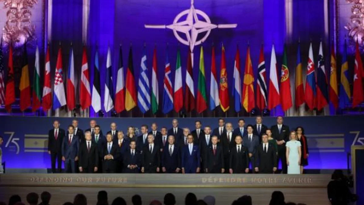 Cumhurbaşkanı Erdoğan'dan NATO zirvesinde aile fotoğrafı