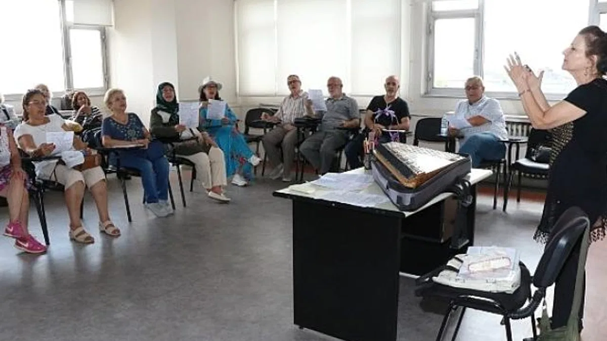Büyükşehir'den 65 yaş üstü koro