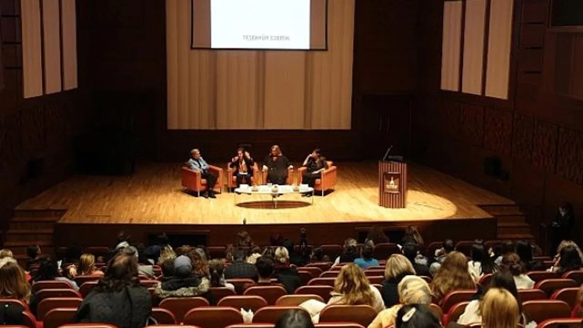 İzmir Büyükşehir ve İzmir Tabip Odası'ndan "Sağlığa Erişememek de Şiddettir" sempozyumu "Kadına şiddette bilanço çok ağır"
