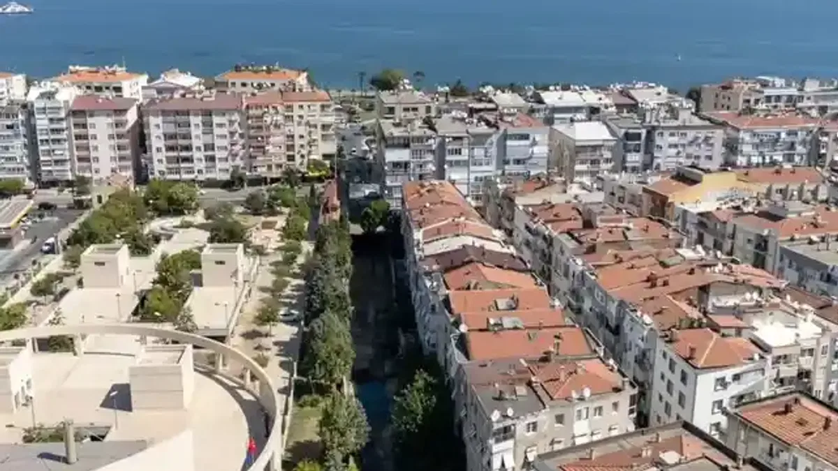 İzmir Körfezi'ne açılan Poligon Deresi’nde dip temizliği