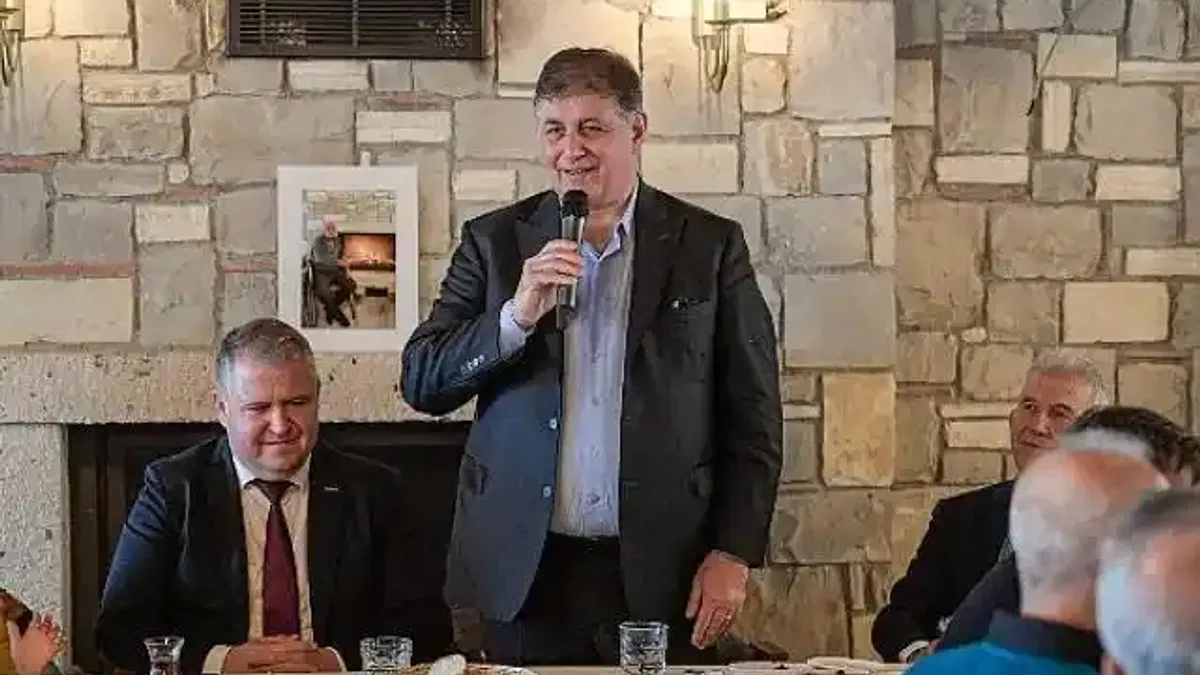 Başkan Tugay Urla'da muhtarlar ve meclis üyeleri ile buluştu "Urla'yı gözümüz gibi korumalıyız"