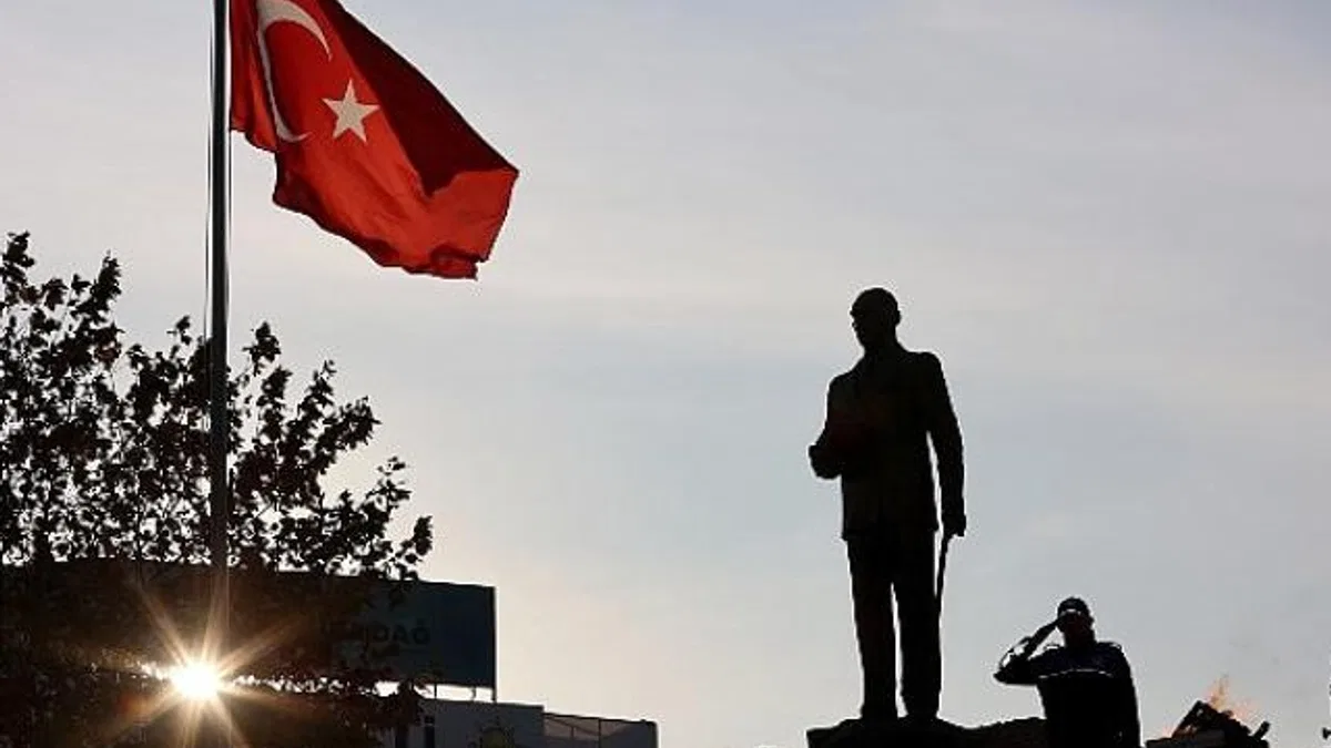Urla'da saygı ve özlemle Atatürk'e vefa