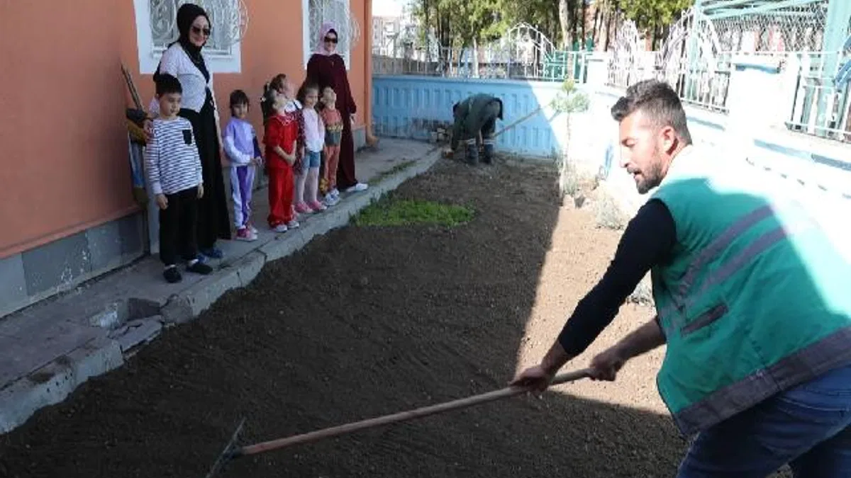 Kayseri Kocasinan'da minik eller toprağa değiyor