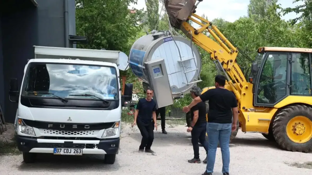 Antalya'da Kaş Sütleğen'e 4 tonluk süt soğutma tankı