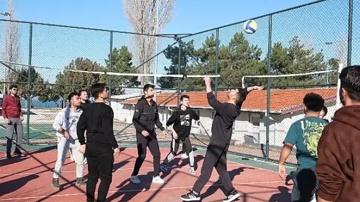 Üniversite Öğrencileri Genç Kültür Kart'ın Beyşehir'deki Kampında Stres Attı