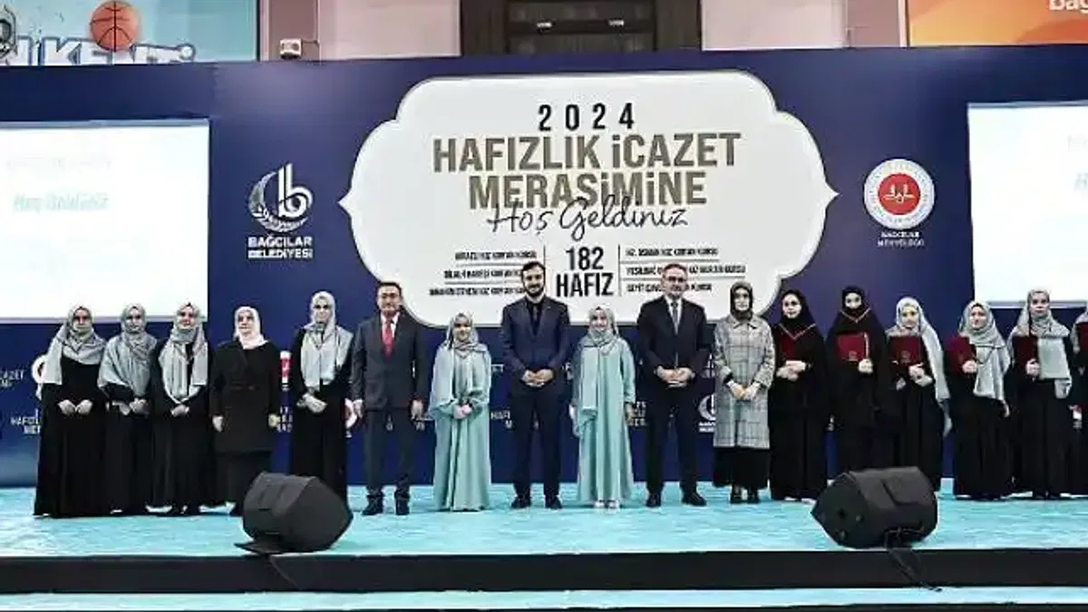 Bağcılar'da 182 kız hafız, taçlarını taktı