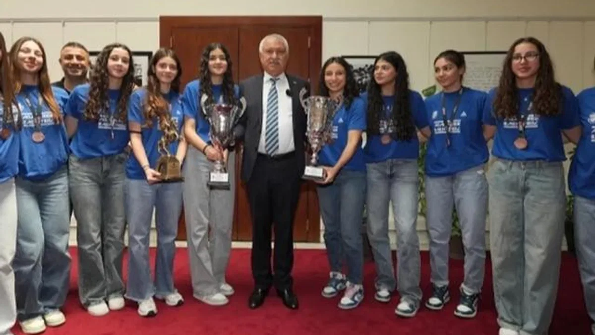 Adana Büyükşehir Belediyesi'nin kız takımından büyük başarı