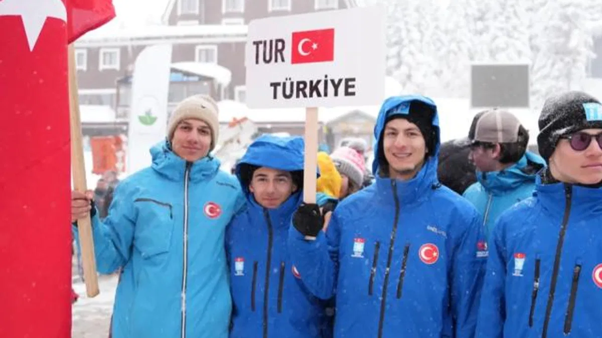 Bursa'da genç kayakçılar piste çıktı