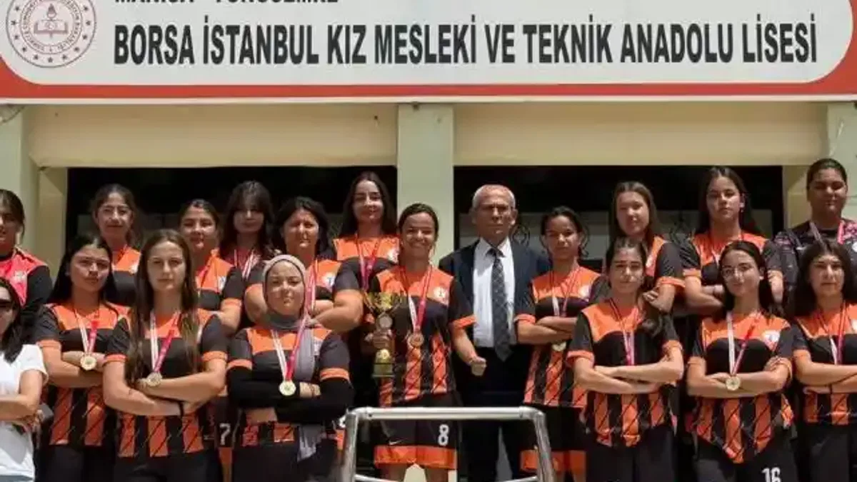 Borsa İstanbul Kız Meslek Lisesi Futsal İl Şampiyonu oldu