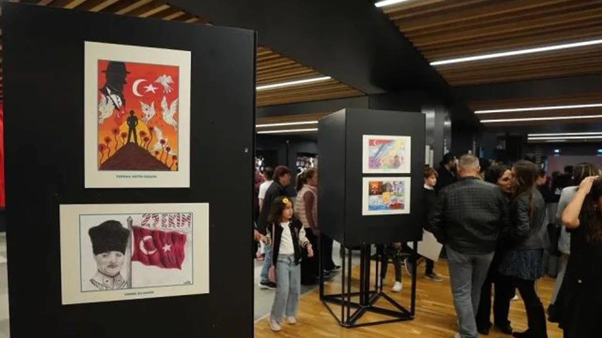İstanbul Beylikdüzü'nde çocuklar Cumhuriyeti resim ve şiirlerle anlattı