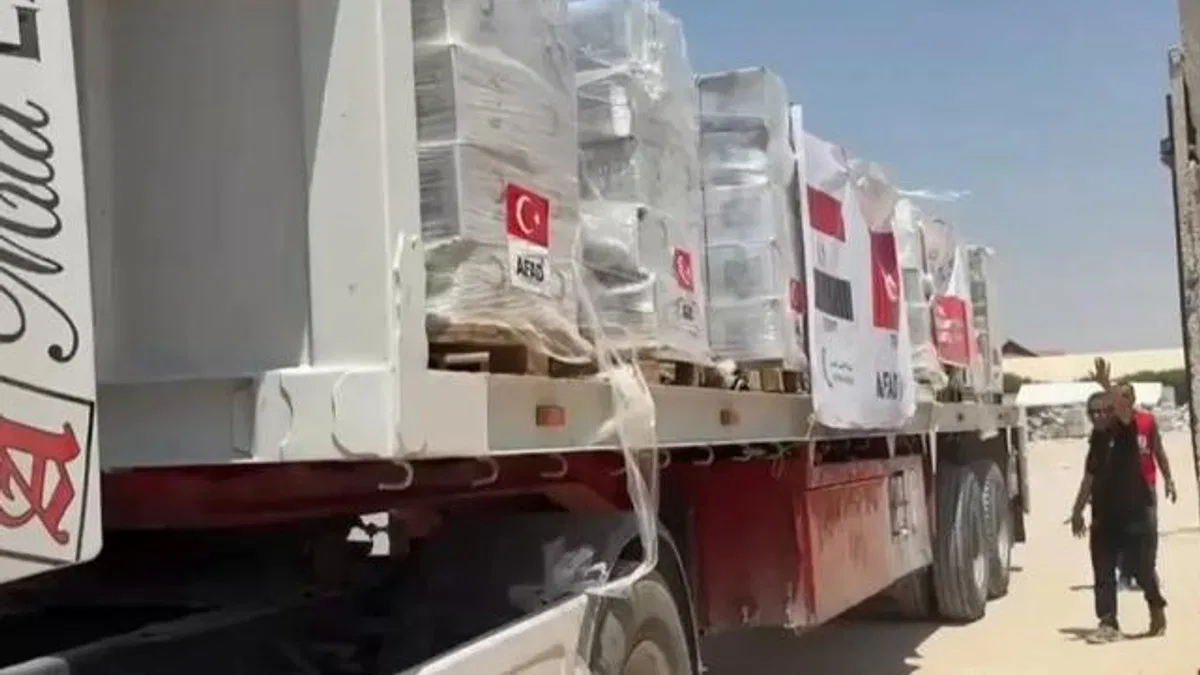 Türkiye'nin bağışları Refah Sınır Kapısı'ndan ulaşıyor
