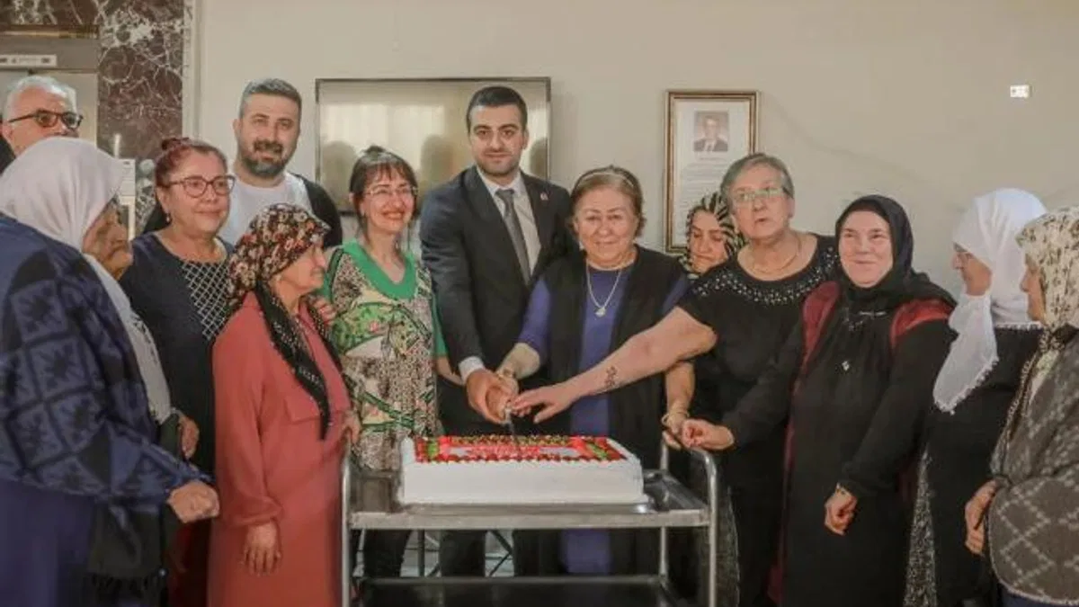Ankara Keçiören'de huzurevi sakinlerine sürpriz ziyaret