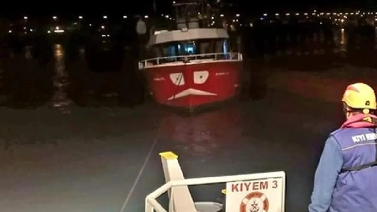 Kocaeli açıklarında sürüklenen tekne kurtarıldı