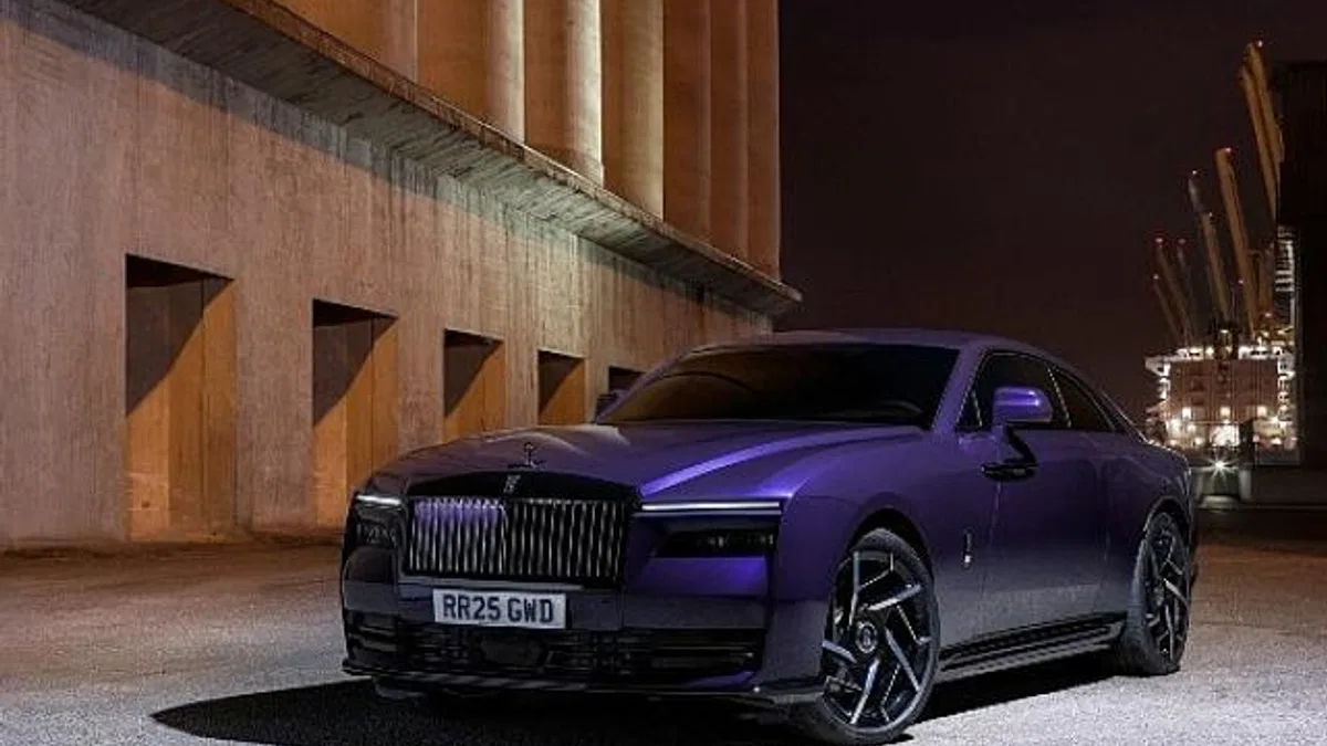 Rolls-Royce'dan güçlendirilmiş alter egolu Black Badge Spectre