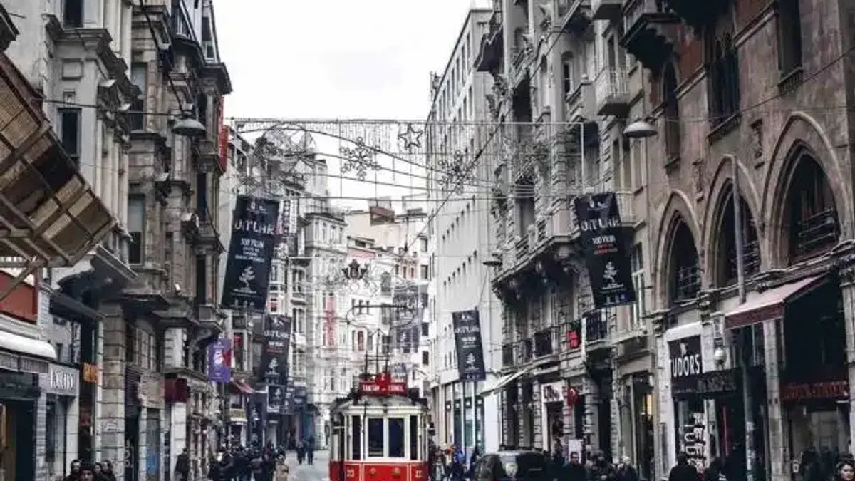 İstanbul caddelerindeki ziyaretçi trafiği turistle ayrılıyor... Alışveriş Caddeleri Raporu yayımlandı