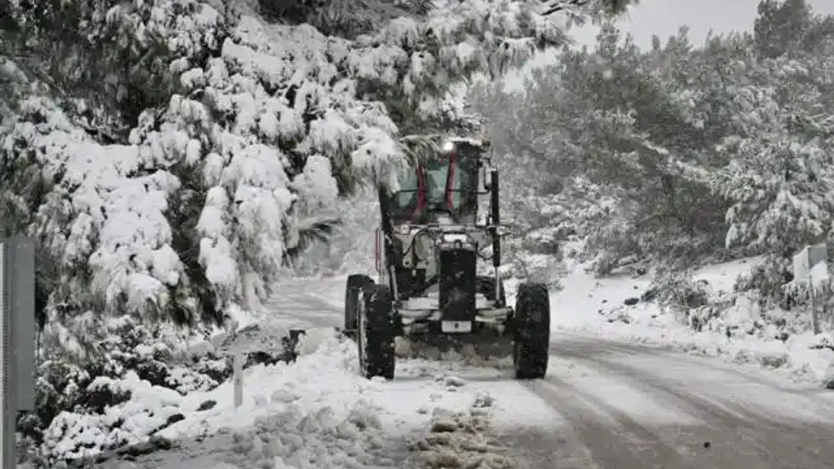 İzmir Bornova'da mevsimin ilk karı