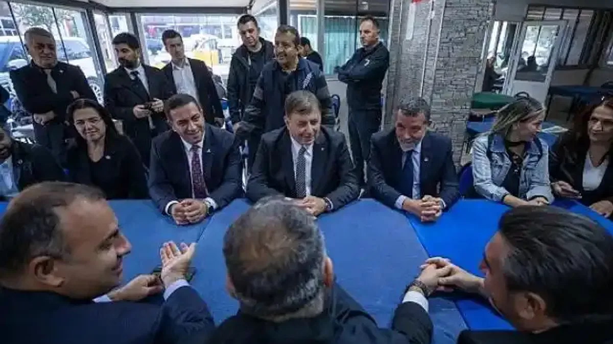 Başkan Tugay Atatürk için düzenlenen hayır yemeğine katıldı