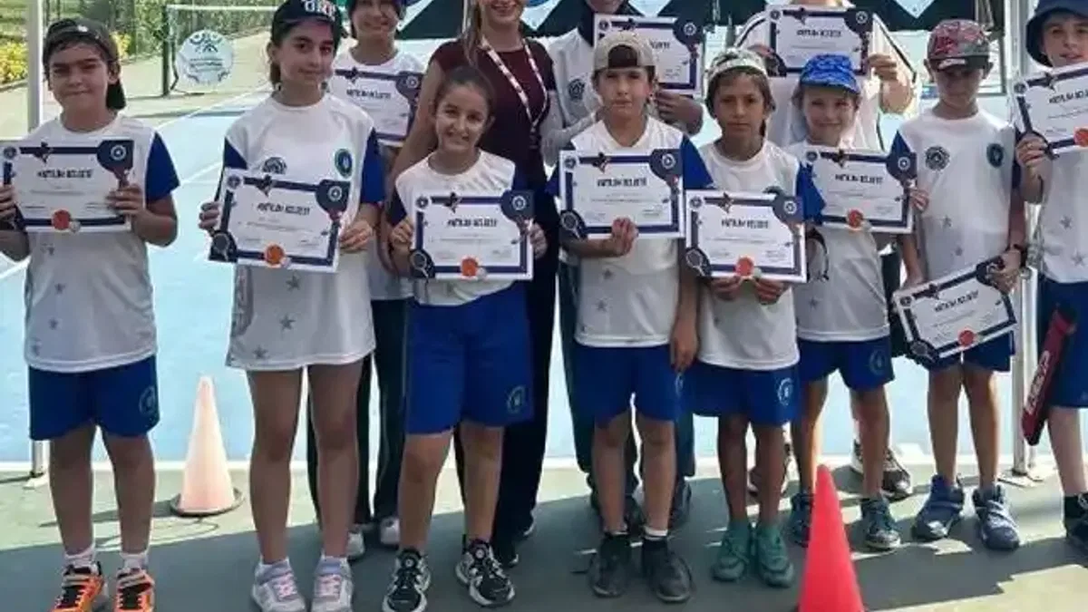 Yaz Spor Okulları'nda çocuklar sertifikalarına kavuştu