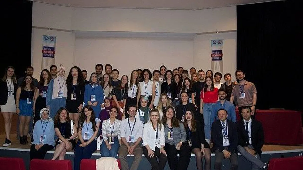 EÜ "1.Uluslararası, 4. Ulusal İntörn Hekimlik Kongresi" 600 intörn hekim bu kongrede buluştu