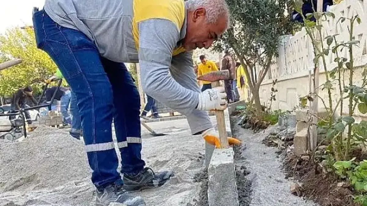 Didim Belediyesi Hisar Mahallesi 2463 Sokak'ta başlatılan yol yapım çalışmalarını tamamlandı.