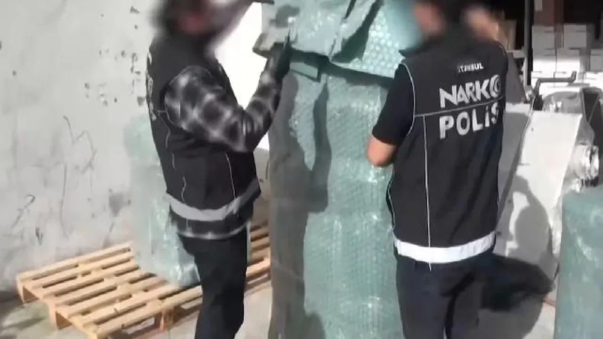 Esenyurt’ta kargoya gizlenmiş 28 kiloluk uyuşturucu ele geçirildi