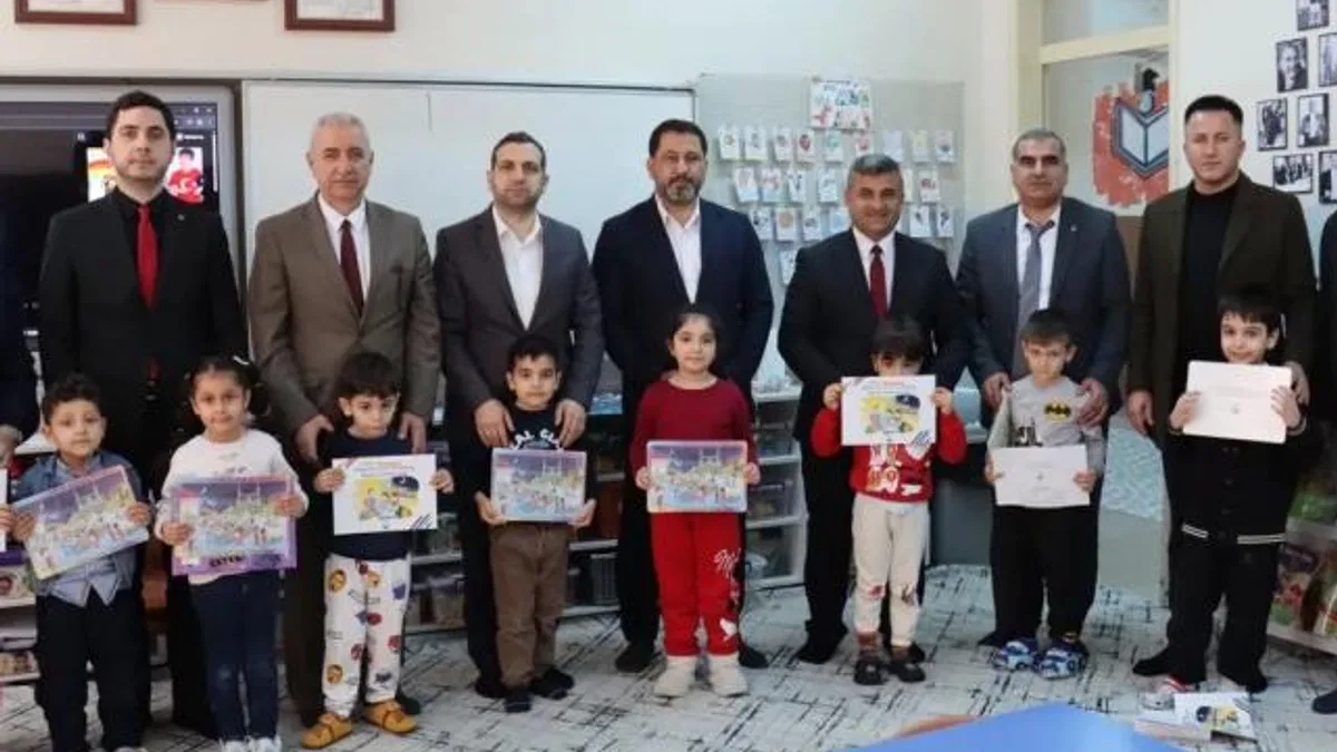 Öğrencilere okuma kitabı desteği