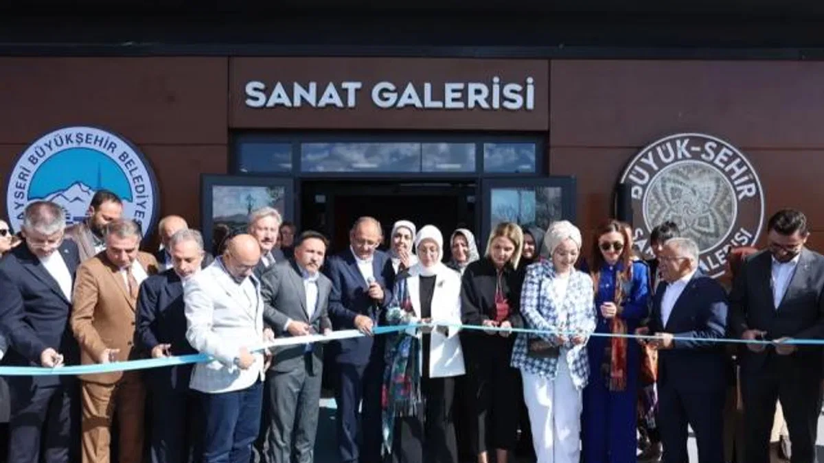 Renklerin Dili Resim Sergisi & Gelenekli Sanatlar Koleksiyonu açıldı