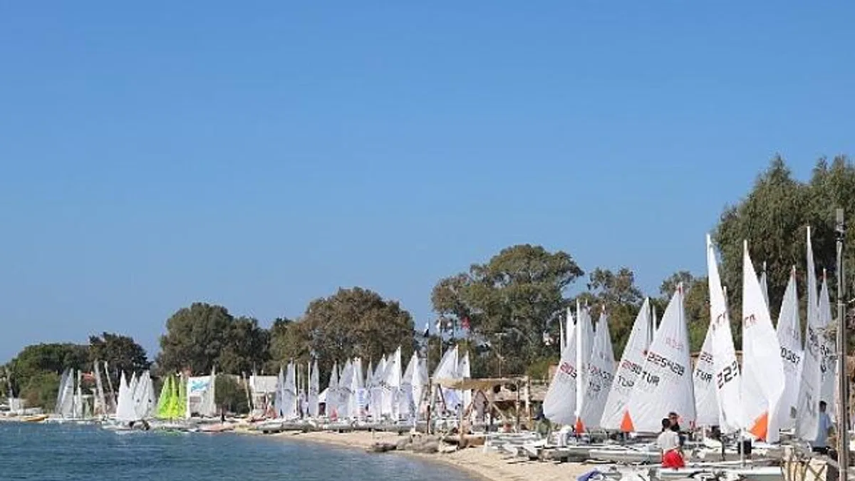 Foçalı yelkenciler doğdukları topraklarda yarıştı.