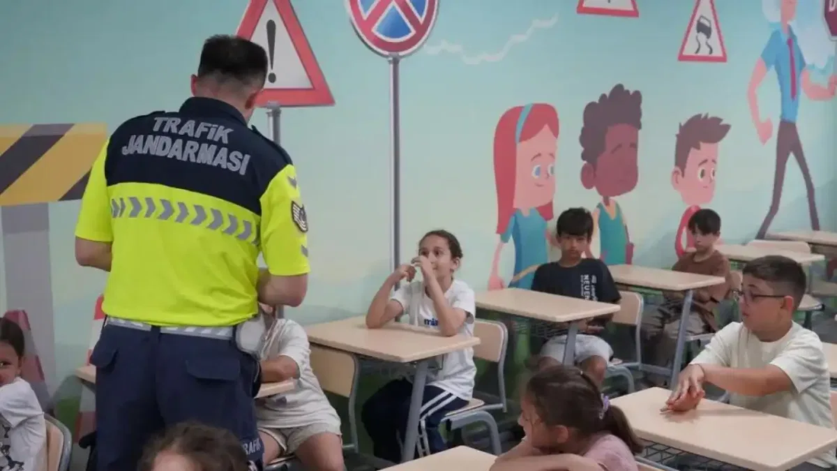 Kocaeli'de binlerce öğrenci kuralları Büyükşehir’le öğrendi
