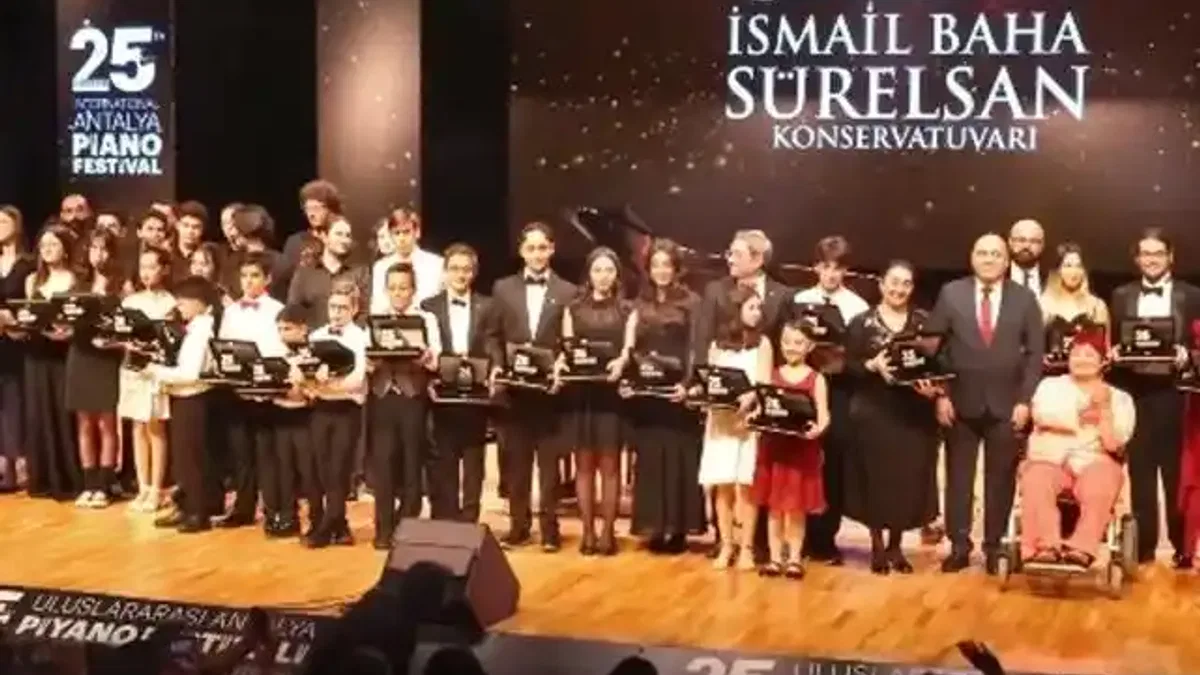 Antalya Piyano Festivali’nde gençler sahne aldı