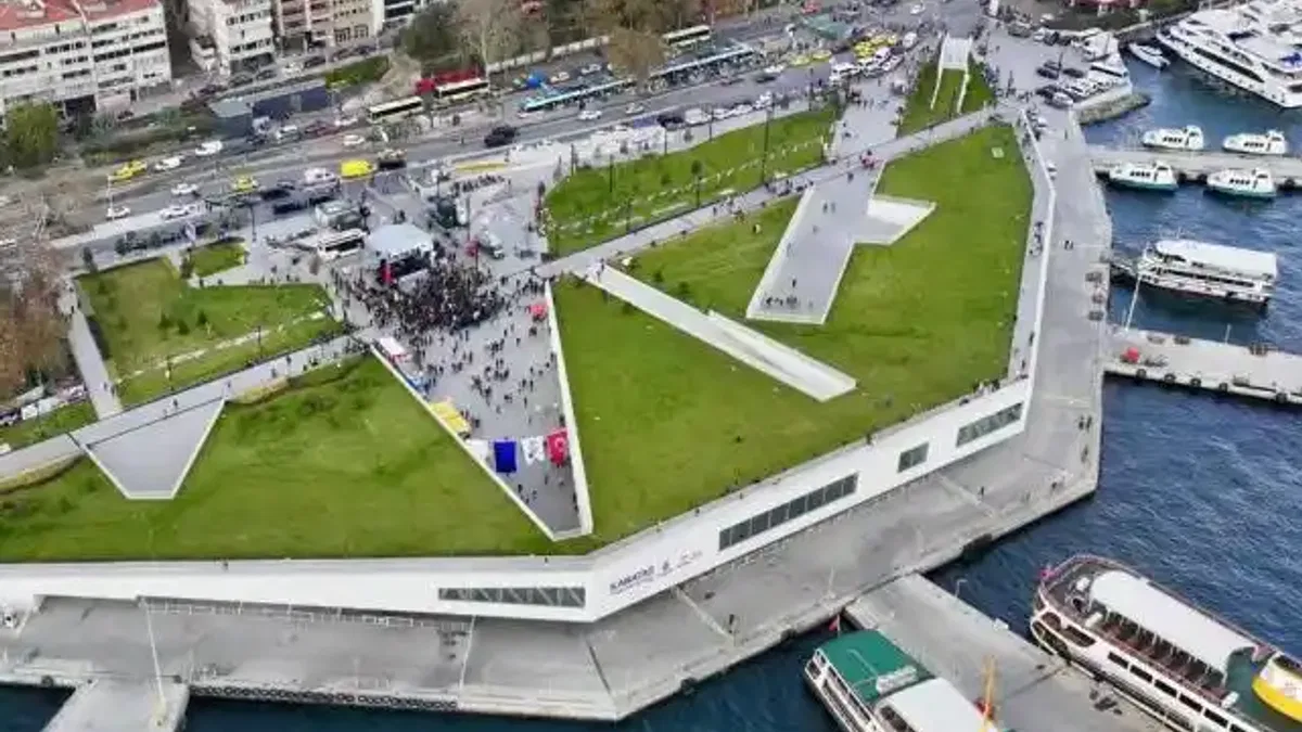 İstanbul'da Kabataş Transfer Merkezi tam kapasiteyle açıldı