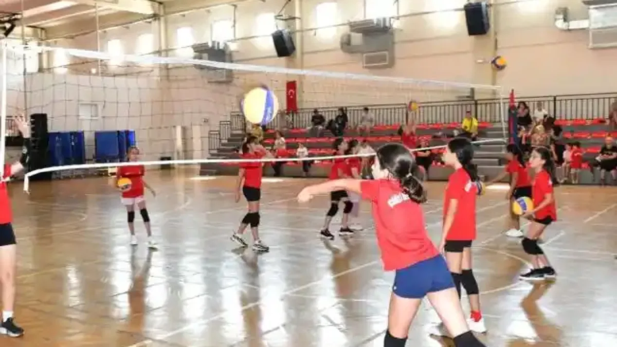 İzmir Çiğli’de 7’den 70’e yaz boyu spor coşkusu
