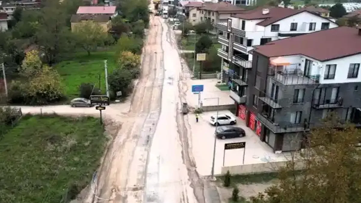 Kocaeli'de Kartepe Çepni Caddesi’nde üstyapı yenileniyor