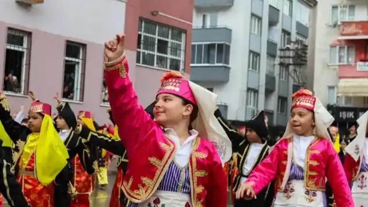 Bursa Gemlik’te 1470 öğrenci sanatla buluşuyor